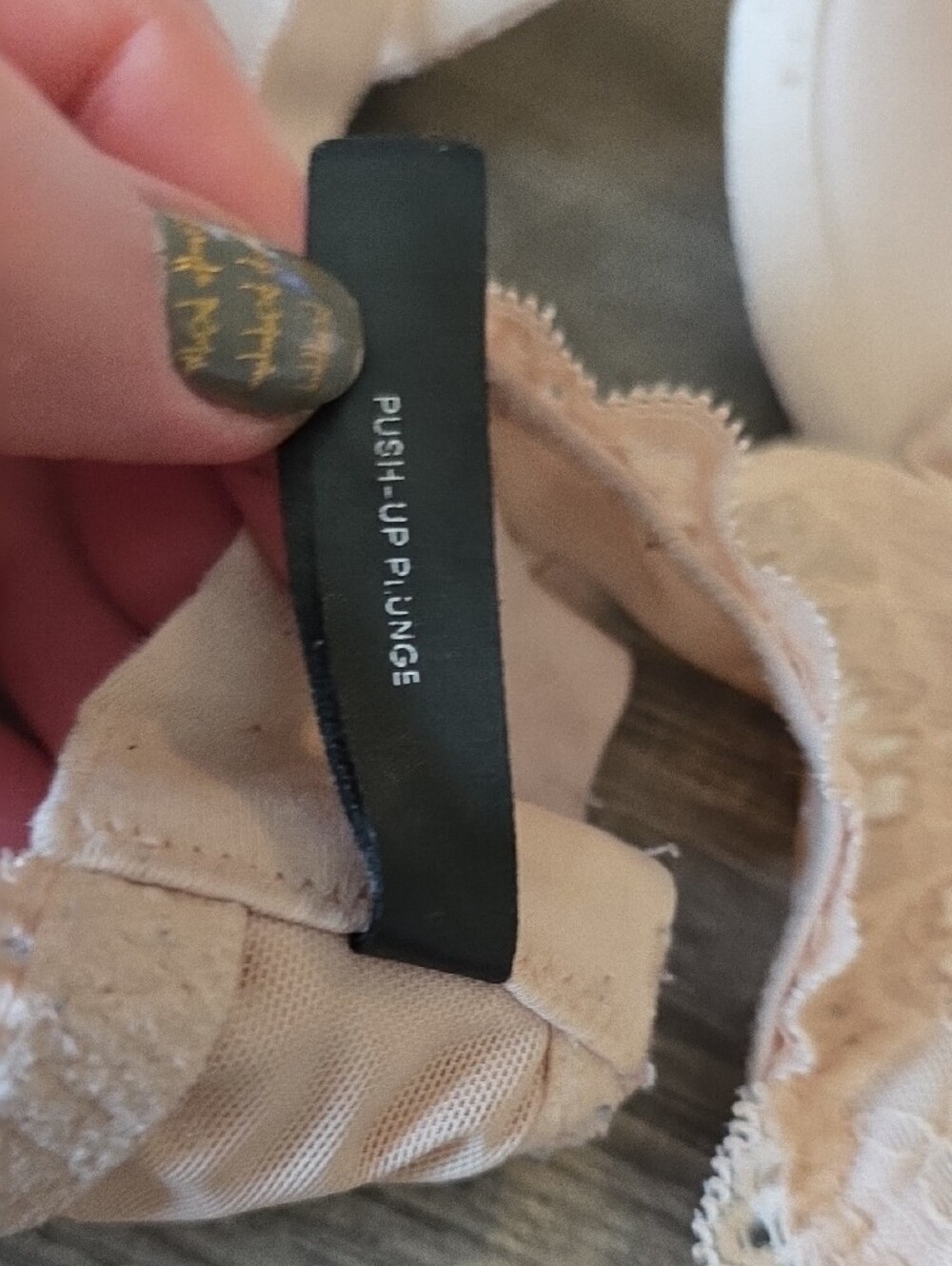Women's Lace-Trim nude t Bra - Picture 5 of 5